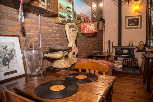 a room with a table with records on it at Como Entonces Posada in Uribelarrea