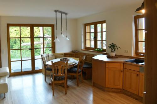 Dapur atau dapur kecil di Haus Alpenrose zum Vic