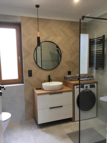 ห้องน้ำของ Apartamenty Black&White Lubawka - Domek z ruską banią i sauną