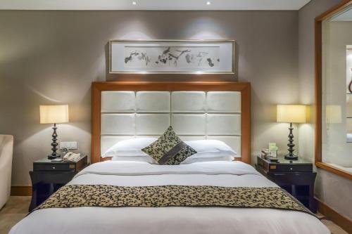 Ένα ή περισσότερα κρεβάτια σε δωμάτιο στο Wyndham Xinyang Downtown