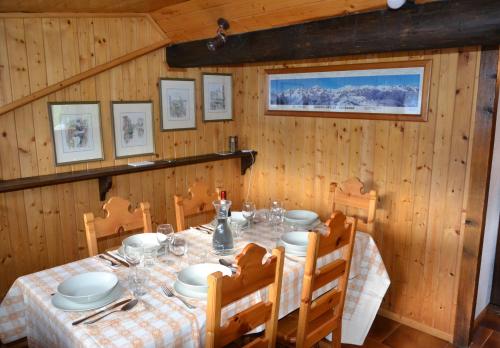 a dining room with a table in a wooden cabin at Chalet Apartment Gran Zebrù in Oga