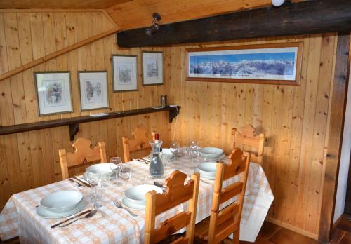 Restoran ili drugo mesto za obedovanje u objektu Chalet Apartment Gran Zebrù