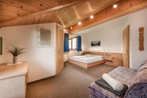 Postel nebo postele na pokoji v ubytování Gästehaus Gratz - inklusive Eintritt in die Alpentherme