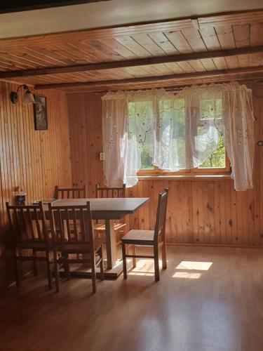 Fotografia z galérie ubytovania Domek nad jeziorem v destinácii Majdy