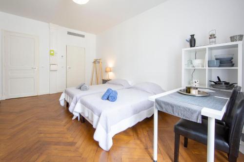 Ένα ή περισσότερα κρεβάτια σε δωμάτιο στο Cosy apartment 27 m2 in rue d'Antibes and Croisette