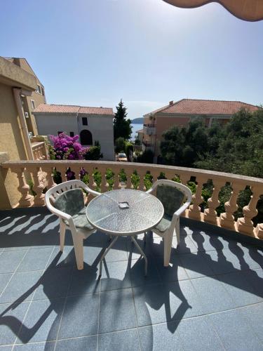 Photo de la galerie de l'établissement Apartments Kalluka, à Sveti Stefan