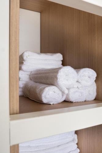 a pile of towels sitting on a shelf at House Boat Rimini Resort in Rimini