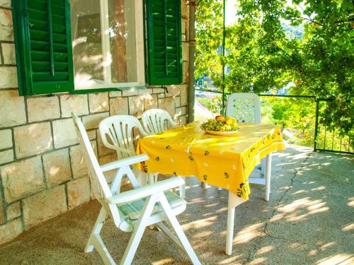 Romantic apartment with big garden and grill