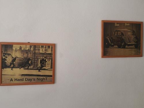 a picture of ahalf days night on a wall at Zimmervermietung Schöne Gasse 6 in Freiberg