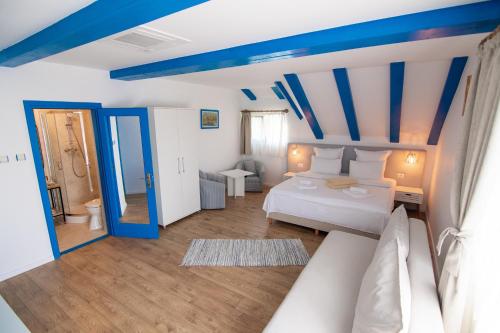 Postel nebo postele na pokoji v ubytování Cherhana Resort
