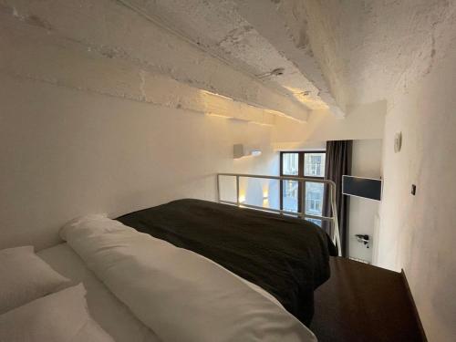 Postel nebo postele na pokoji v ubytování Lift Hotel Boutique - Derybasivska