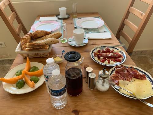 Opsi sarapan yang tersedia untuk tamu di Grand Tamaris Hosting