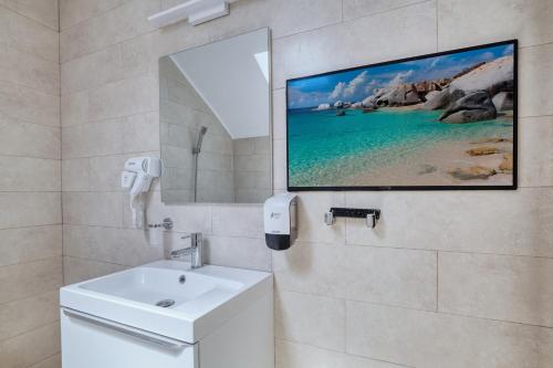 Ένα μπάνιο στο Eros Beach Resort