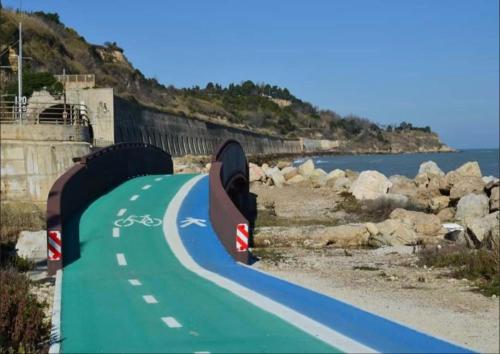 a road on the side of a beach with the water at Agriturismo La Costa dei Trabocchi in Torino di Sangro