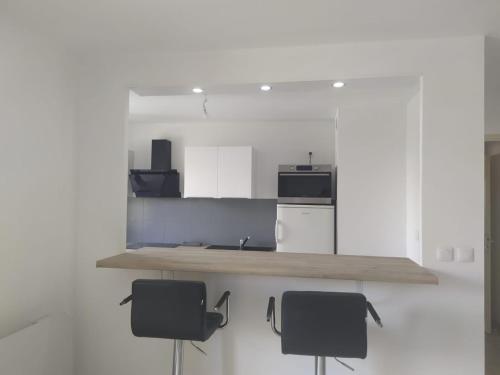 Kuchyň nebo kuchyňský kout v ubytování Résidence calme avec piscine