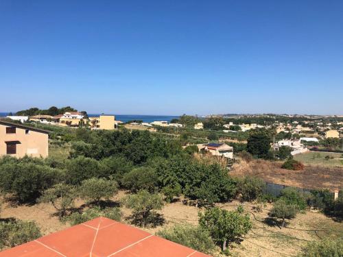 Foto dalla galleria di 3 bedrooms apartement at Menfi 800 m away from the beach with sea view enclosed garden and wifi a Menfi