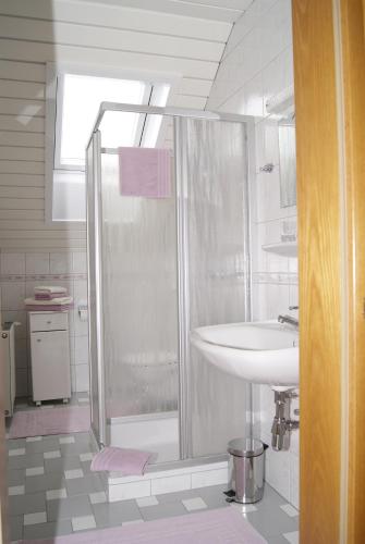 a bathroom with a shower and a sink at Ferienwohnungen Gerti in Klopein am Klopeiner See