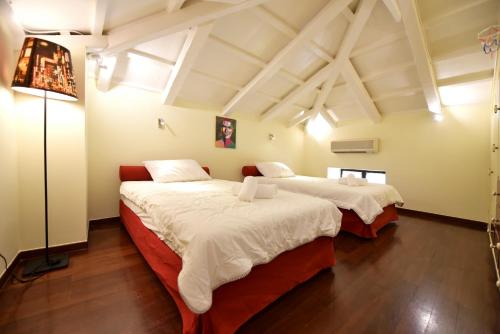 מיטה או מיטות בחדר ב-Kamini's Tranquility Retreat