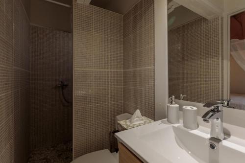 Un baño de Le Lys Dort Sarlat