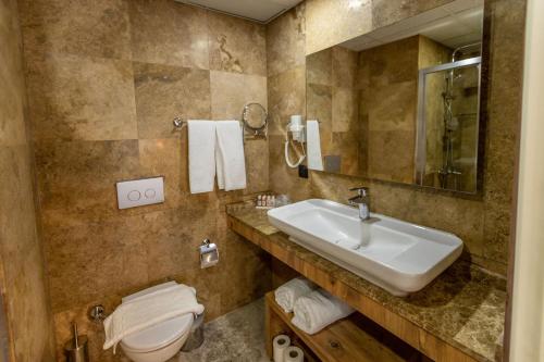 Ένα μπάνιο στο Der Inn Hotel Konyaaltı