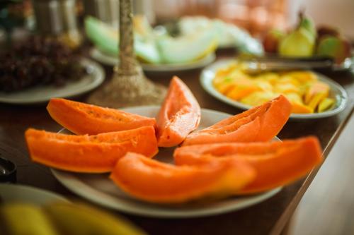 ゲストハウスの敷地内または近くでの食事または食べ物