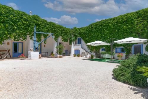 Masseria La Macchiola & Corti del Mito