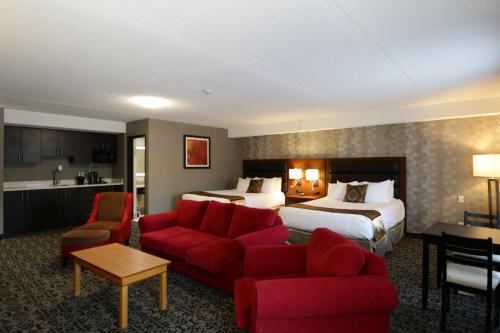 A bed or beds in a room at Ramada by Wyndham Jackson's Point