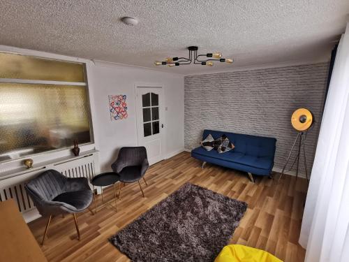 אזור ישיבה ב-Glasgow Apartment Cozy and ultramodern