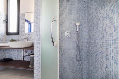 A bathroom at Attic Central with a superb city view