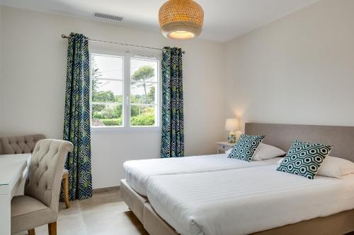 En eller flere senge i et værelse på Luxurious and spacious apartment in the heart of the Côte d'Azur