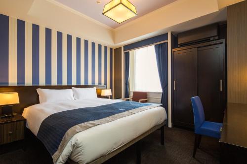 Tempat tidur dalam kamar di Hotel Monterey Kyoto