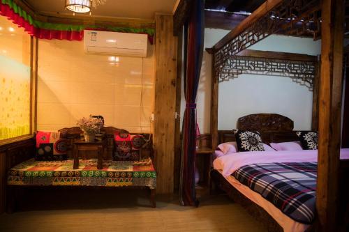 a bedroom with a bed and a table in a room at Shangri-La King Gesar Guesthouse in Shangri-La
