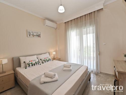 Gambar di galeri bagi Villa Iris by RentalsPro Services - Agios Mamas Beach di Áyios Mámas