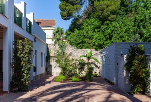 a street in front of a building with a wall at Ad Hoc Vitae Retreats & Health Only Adults in Beniarbeig