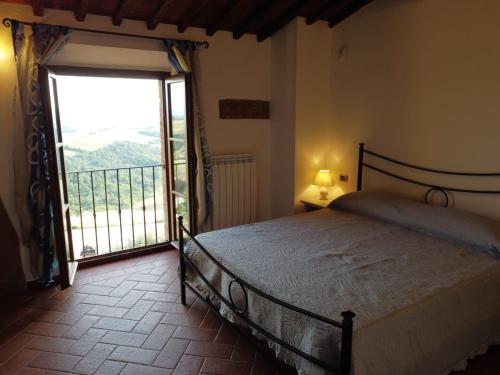 Postel nebo postele na pokoji v ubytování Villa Ginevra-Villa Indipendente-Crete Senesi-Tuscany