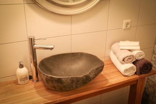 Koupelna v ubytování Oostmolenhoeve B&B