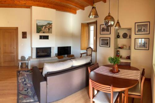 a living room with a couch and a table at Casa de Sampaio - Castelo Mendo in Castelo Mendo