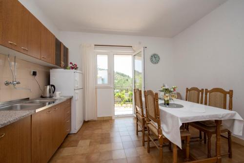Spacious apartment w balcony big garden & grill