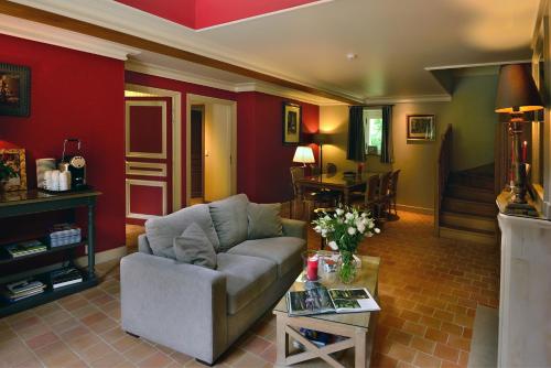 a living room with a couch and a table at Château-Hôtel de Bourron in Bourron-Marlotte