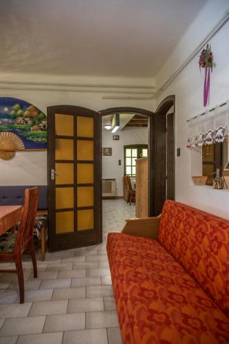 a living room with a couch and a table at Aranysellő Vendégház in Abádszalók