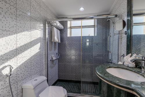 a bathroom with a shower and a sink and a toilet at Faraj Almadina Hotel in Al Madinah
