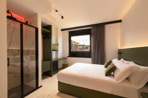 The City Hotelにあるベッド