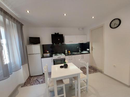 Akis luxury flat