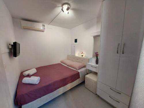 Postel nebo postele na pokoji v ubytování Akis luxury flat