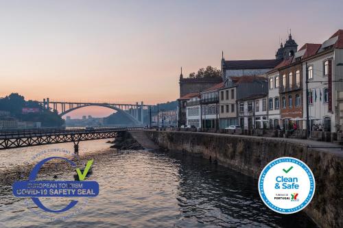a view of a river with a bridge in the background at Vila Gale Porto Ribeira in Porto