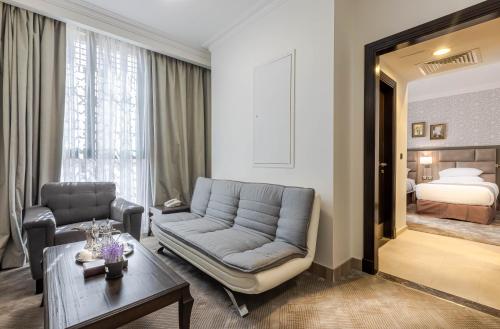 a living room with a couch and a table at Faraj Almadina Hotel in Al Madinah