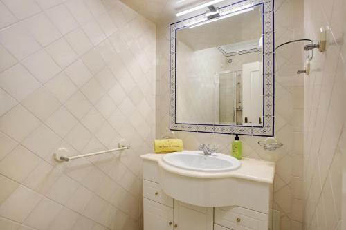 Et badeværelse på Estrela do Vau Apartment