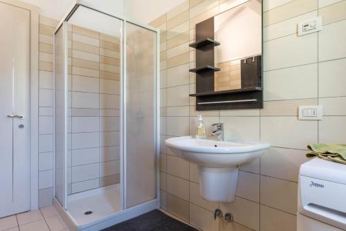 a bathroom with a sink and a shower at Appartamento Villa Principessa in Arco