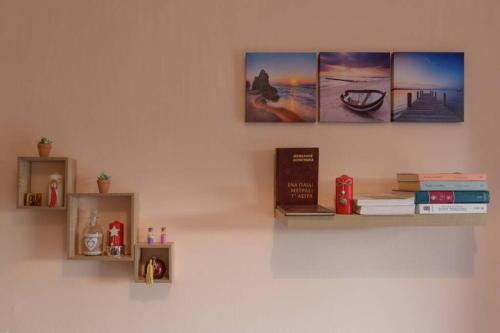 Fotografie z fotogalerie ubytování Bright Newly Renovated Apt Near Beach & Center+AC v destinaci Anemómylos