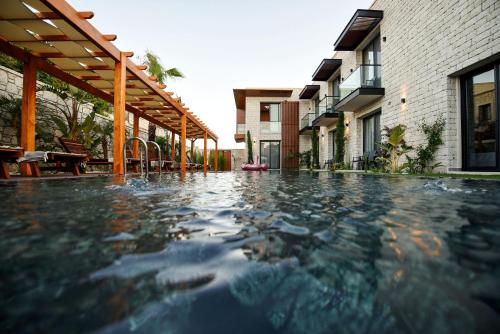 a pool of water in the middle of a building at Enso Alaçatı in Cesme